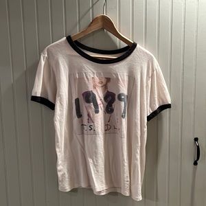Taylor swift 1989 album cover tshirt. Like new. Size youth extra large